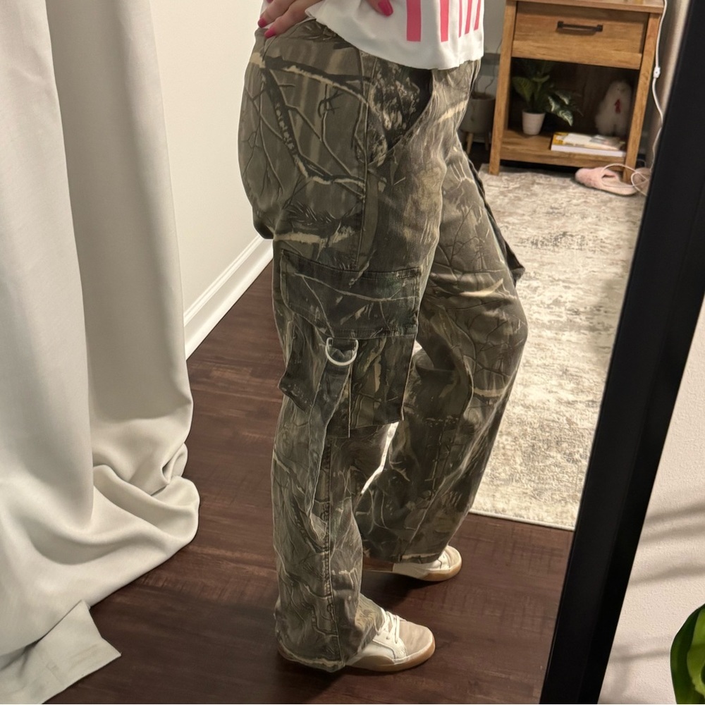Flattering Fit Stylish Girl Woman’s Camouflage Cargo Pants - Picture 3 of 11